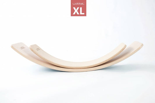 Wobbel XL Balance Board in natürlicher Holzoptik für spielerisches Gleichgewichtstraining und Kreativität, perfekt für Kinder und Erwachsene