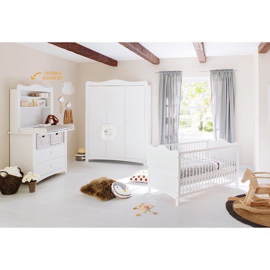 Kinderzimmer 'Florentina' breit groß, inkl. breite Regaleinheit
4-teilig: Kinderbett, breite Wickelkommode inkl. Breites Regal, großer Kleiderschrank